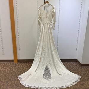 Vintage Long-Sleeve Lace & Satin Wedding Gown | Size 8